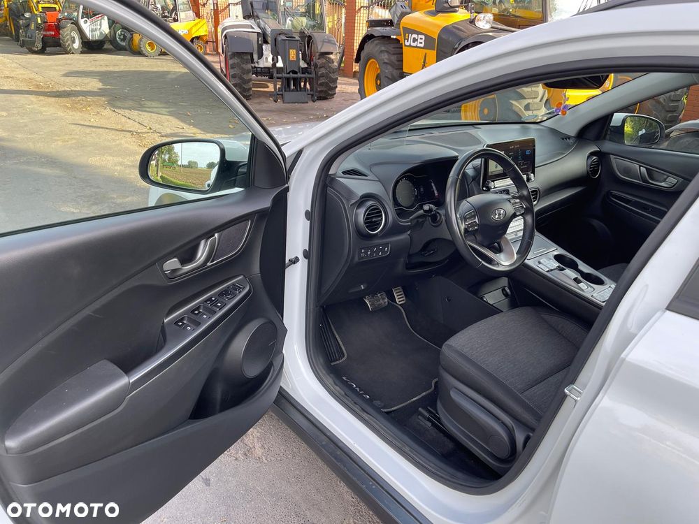 Hyundai Kona 64kWh Premium - 24