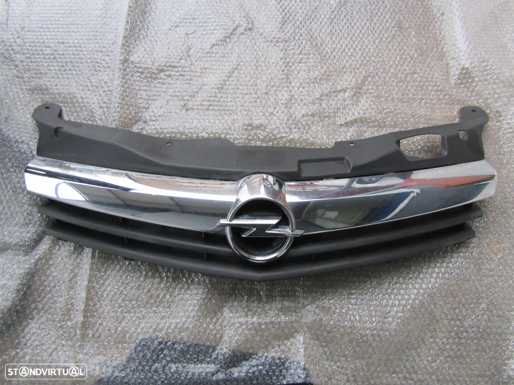 Grelha central Opel Astra GTC ano 2005  em bom estado - 1