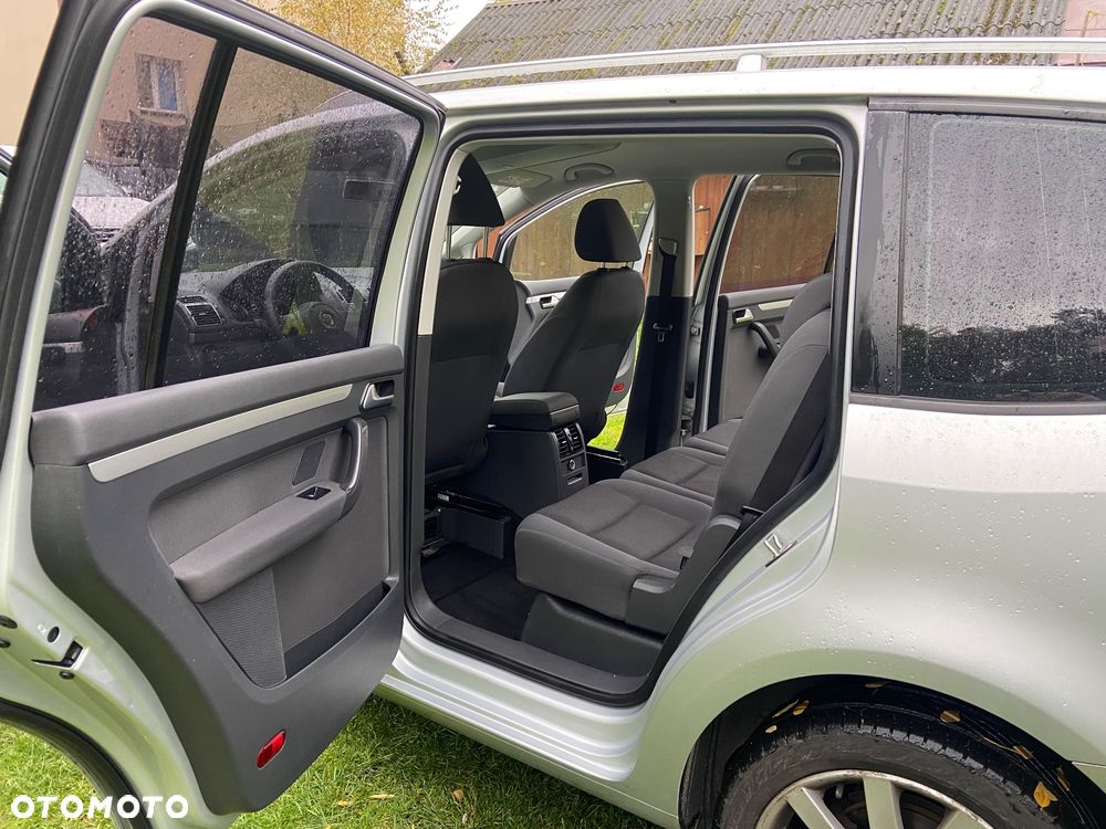 Volkswagen Touran - 17