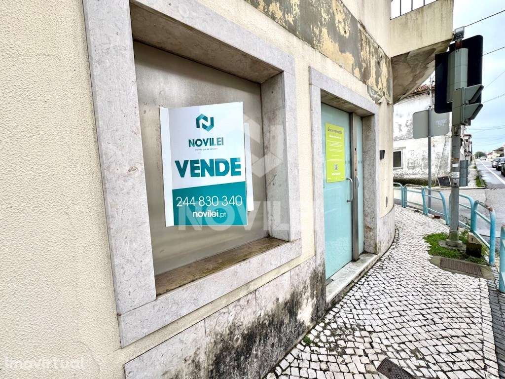 Loja de rua, sita na estrada principal, centro da Maceira. - Grande imagem: 3/20