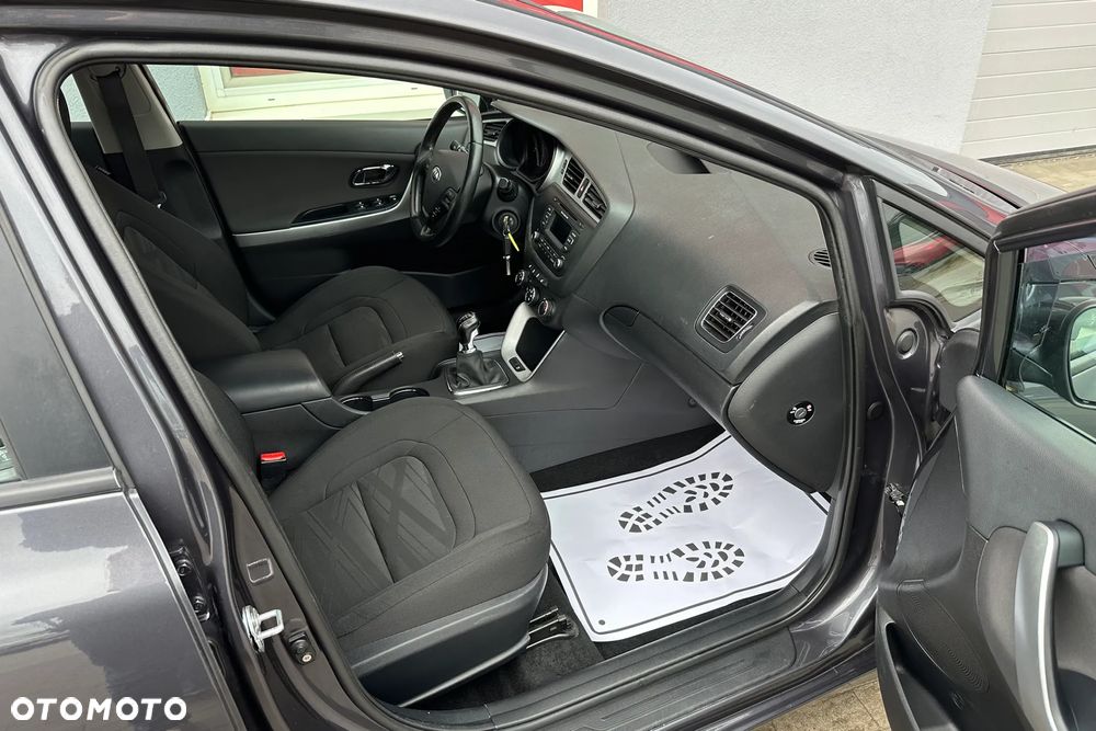 Kia Ceed - 36