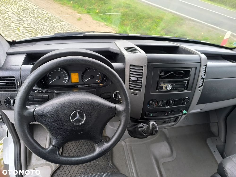 Mercedes-Benz Sprinter - 23