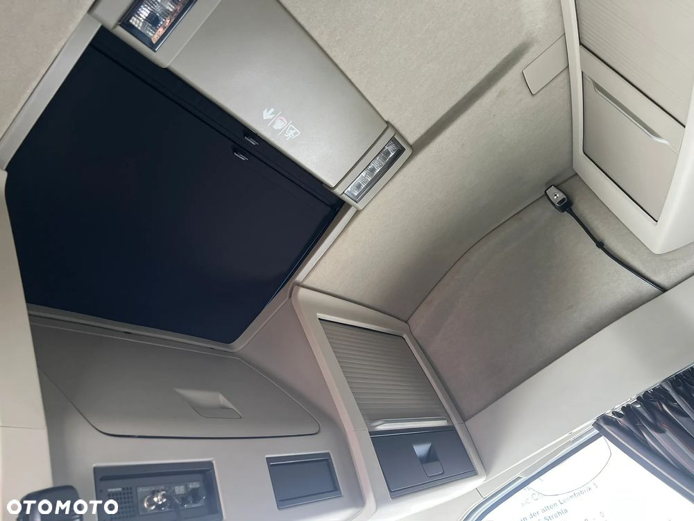Volvo FH 460 Xenony Klimapostojowa winda Niemcy - 19