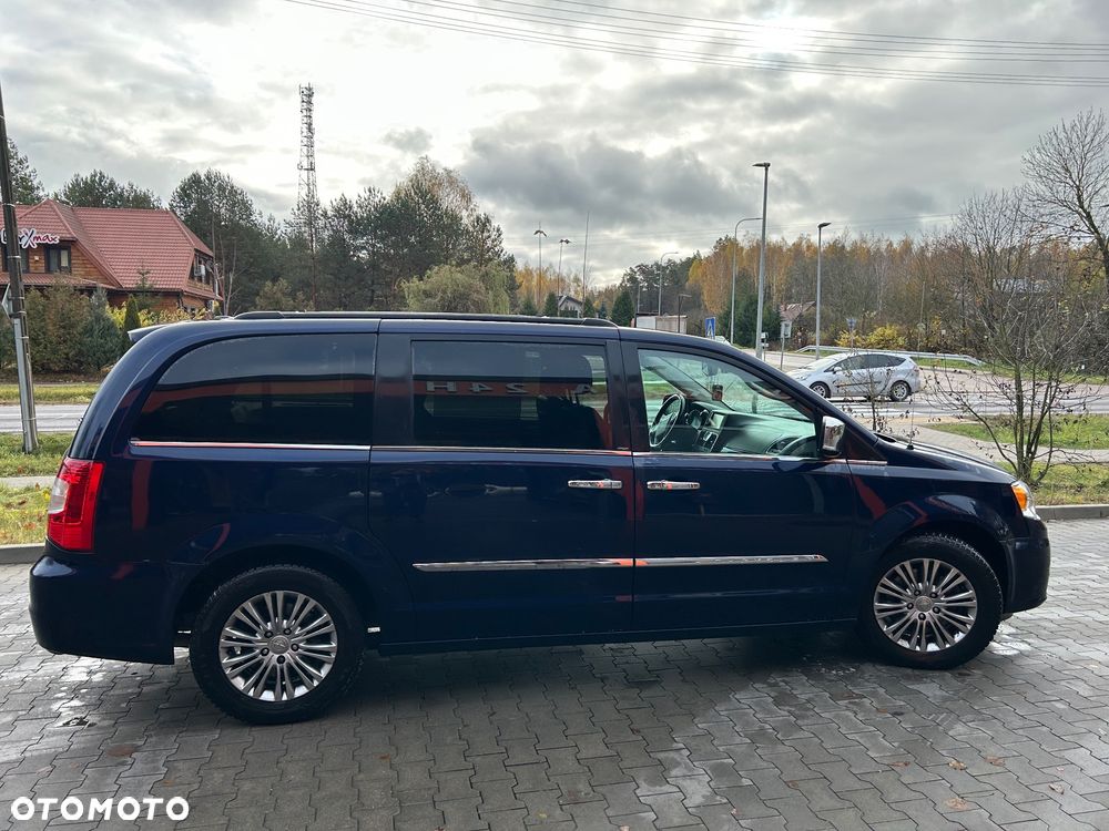 Chrysler Town & Country - 8