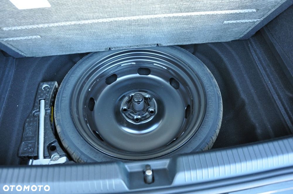 Volkswagen Golf 1.5 eTSI OPF DSG Style - 32