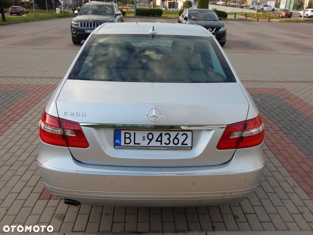 Mercedes-Benz Klasa E 250 CGI BlueEff Elegance - 9
