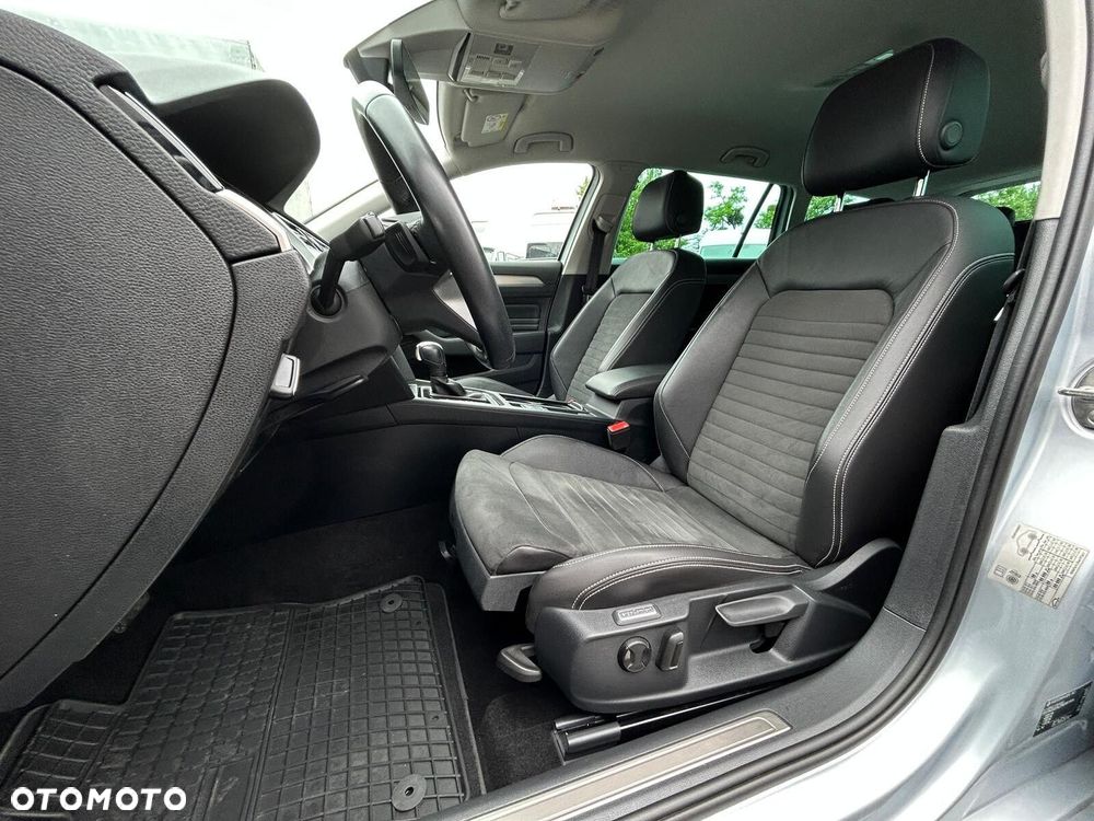 Volkswagen Passat Variant 2.0 TDI EVO Elegance DSG - 9