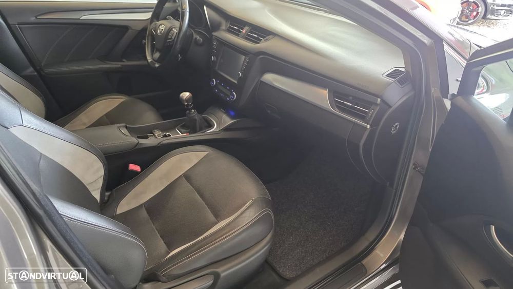 Toyota Avensis Touring Sports 2.0 D-4D Exclusive+GPS - 48