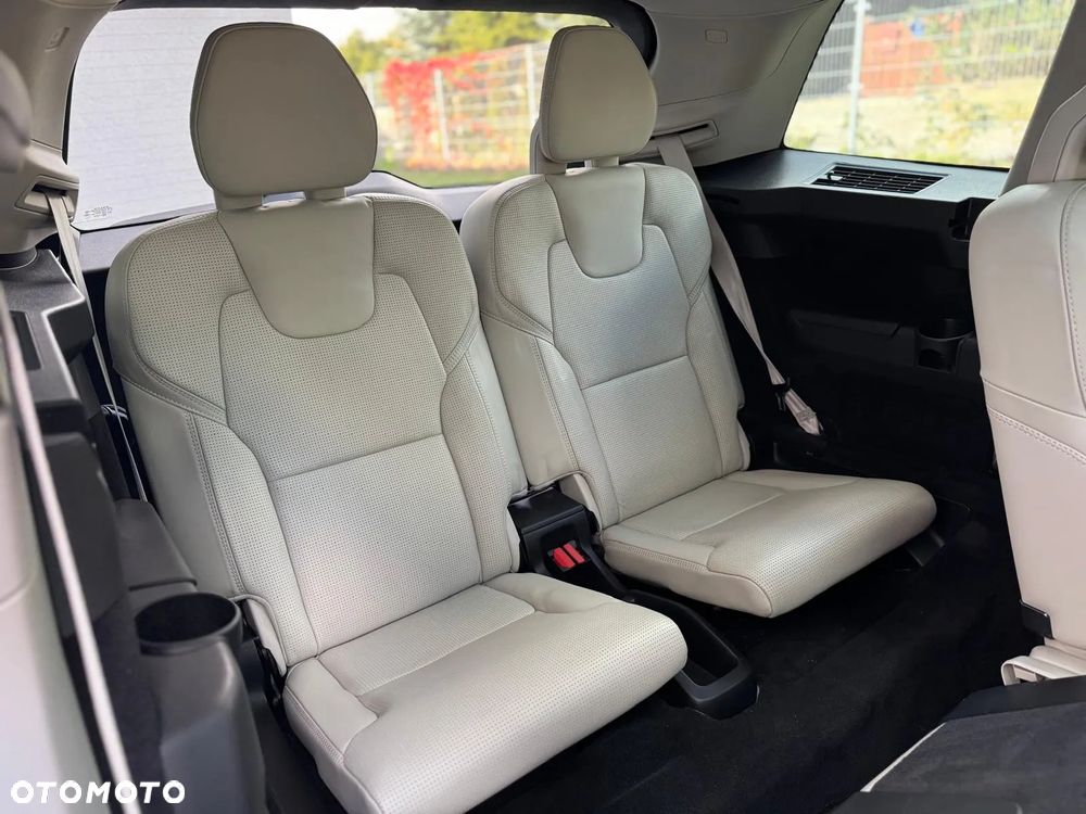 Volvo XC 90 - 21