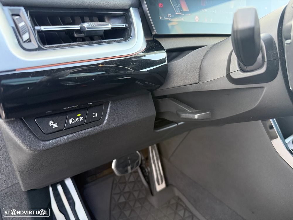 BMW 218 Active Tourer d Pack Desportivo M Auto - 32
