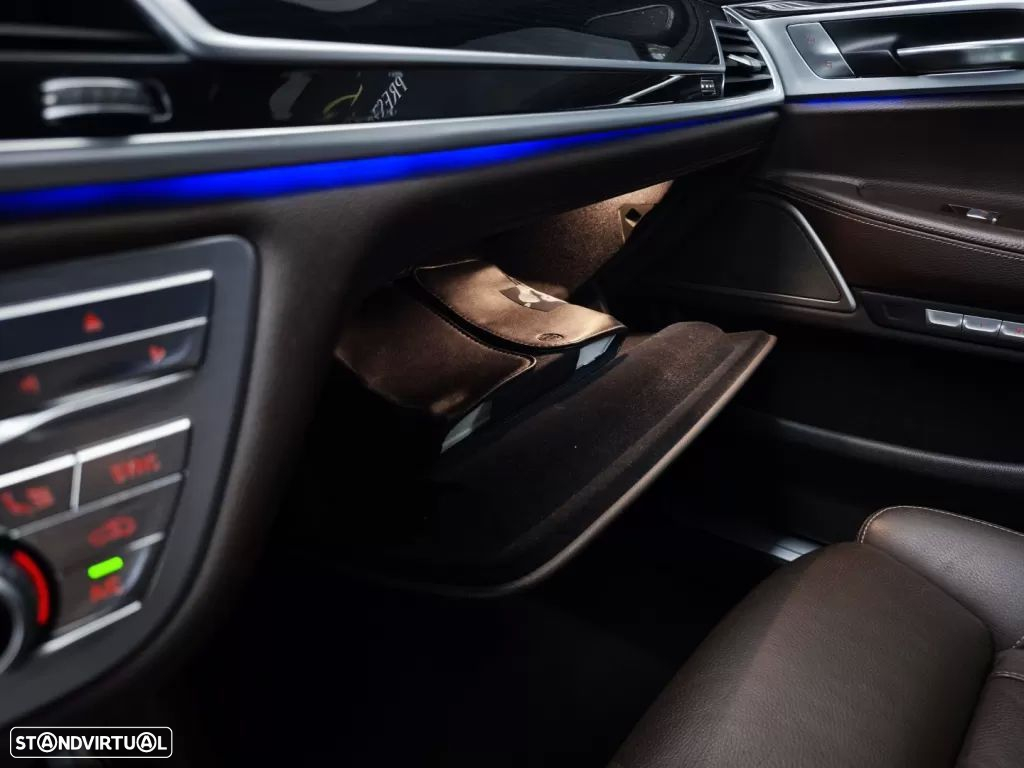 BMW 725 d Pack M - 48