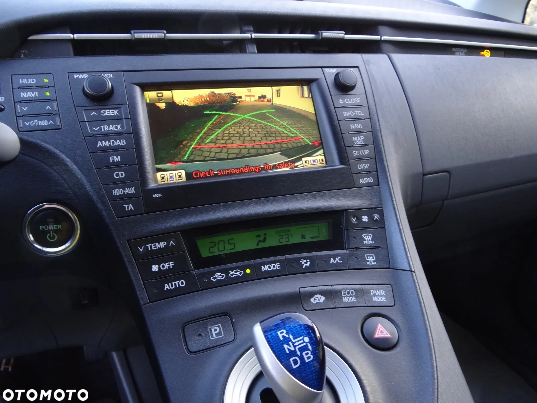 Toyota Prius (Hybrid) - 11