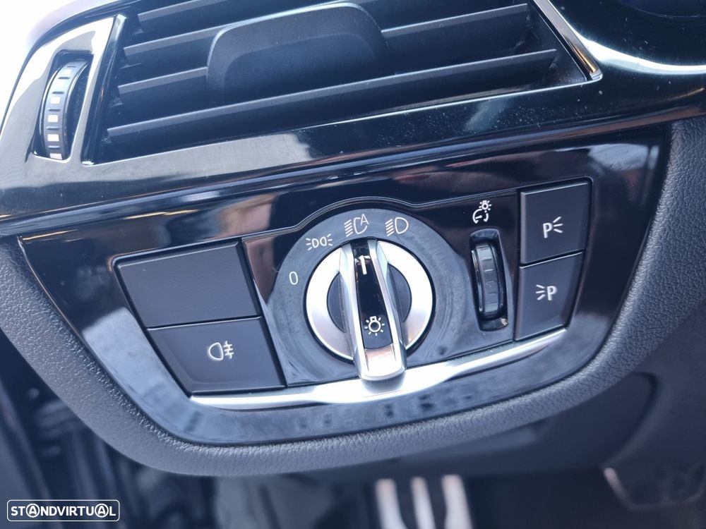 BMW 520 d Pack Desportivo M Auto - 24