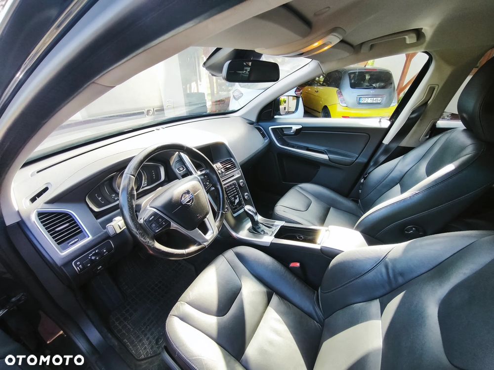 Volvo XC 60 D5 AWD Summum - 8