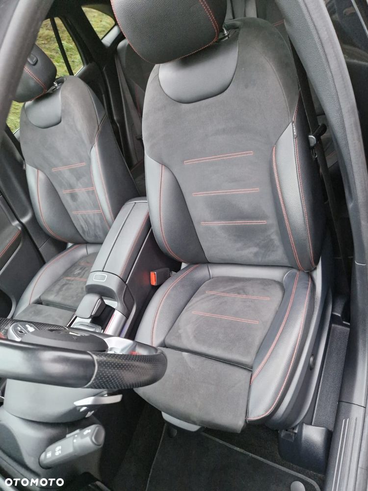 Mercedes-Benz GLA - 29