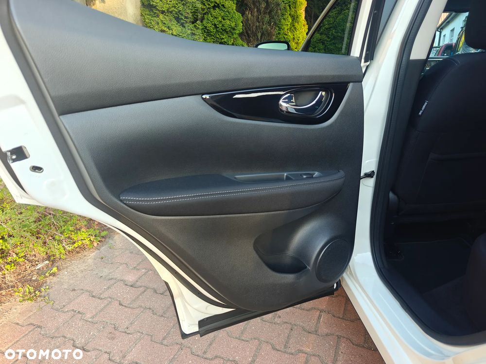 Nissan Qashqai 1.6 DIG-T N-Connecta - 33