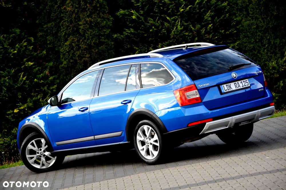 Skoda Octavia Combi 2.0 TDI 4x4 Scout - 17