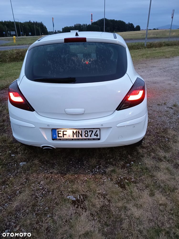 Opel Corsa 1.4 16V Cosmo - 7