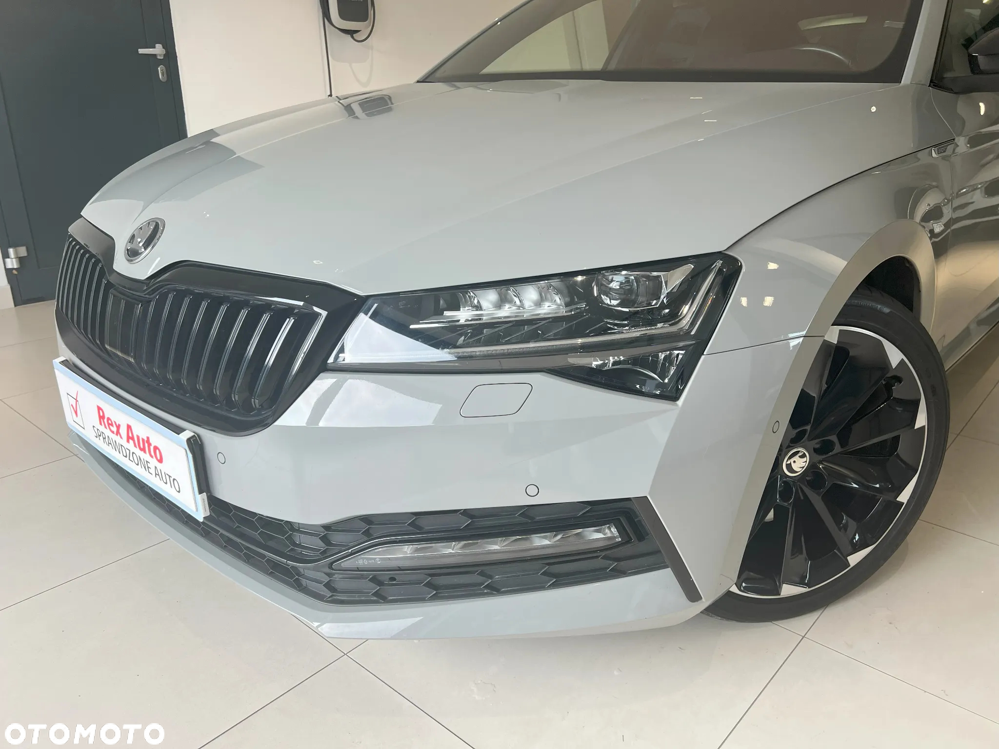 Skoda Superb 2.0 TDI SCR 4x4 Sportline DSG - 3