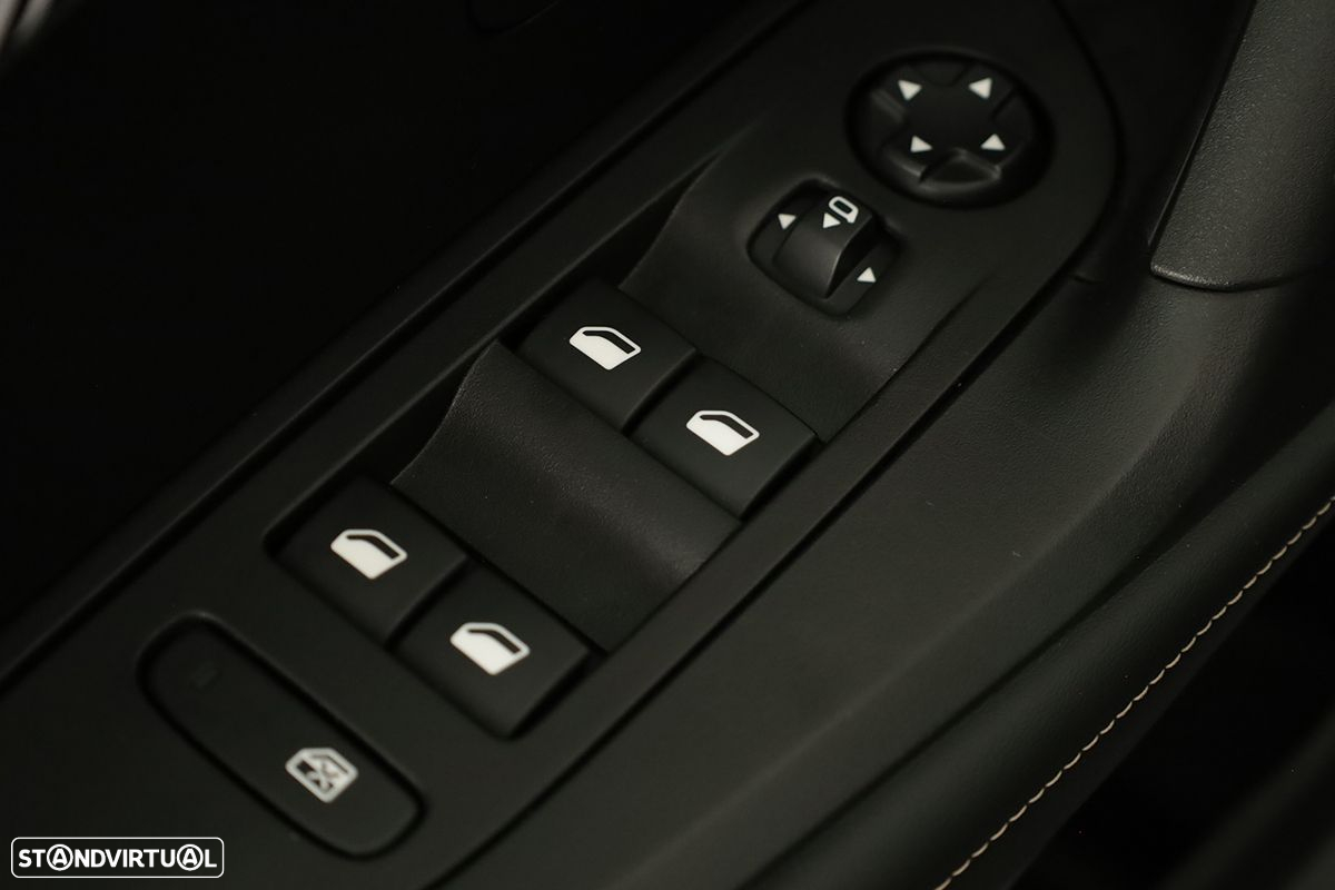 Peugeot 2008 1.2 PureTech Allure - 19