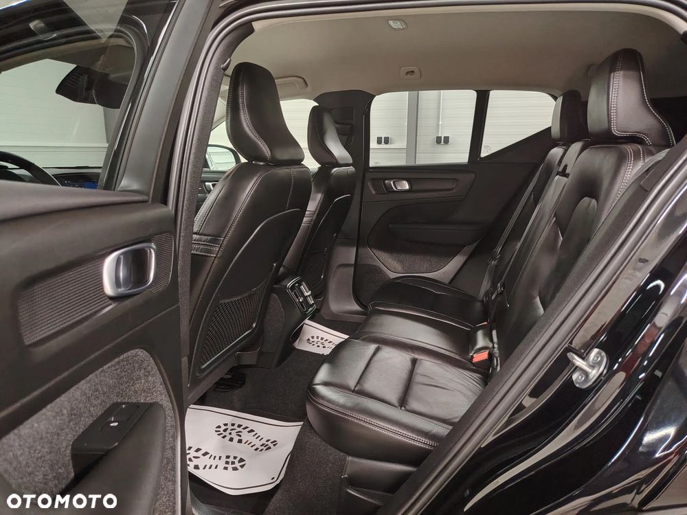 Volvo XC 40 B3 Plus Dark - 23