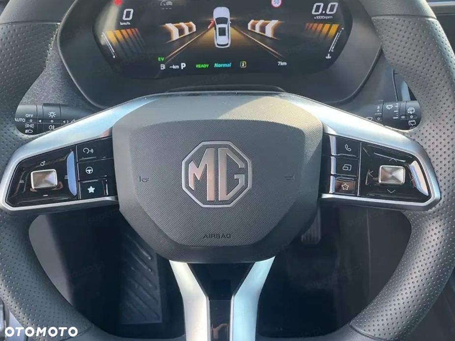 MG ZS - 8