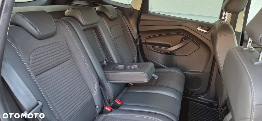 Ford Kuga 1.5 EcoBoost 2x4 Titanium - 40