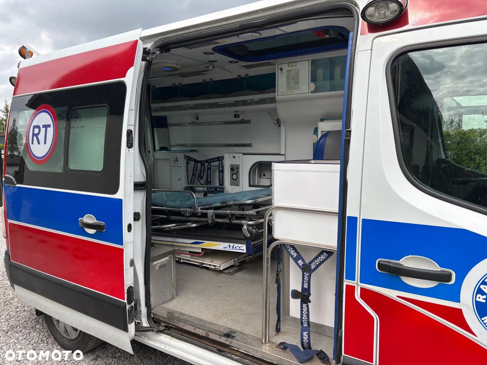 Renault Master F3500**Klimatyzacja**Ambulans - 15