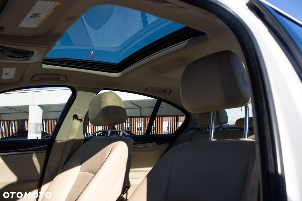 BMW Seria 5 528i xDrive - 22