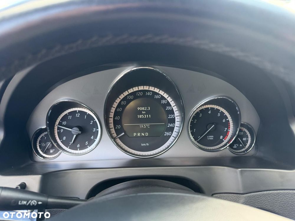 Mercedes-Benz Klasa E 200 CGI BlueEFFICIENCY Automatik Avantgarde - 17