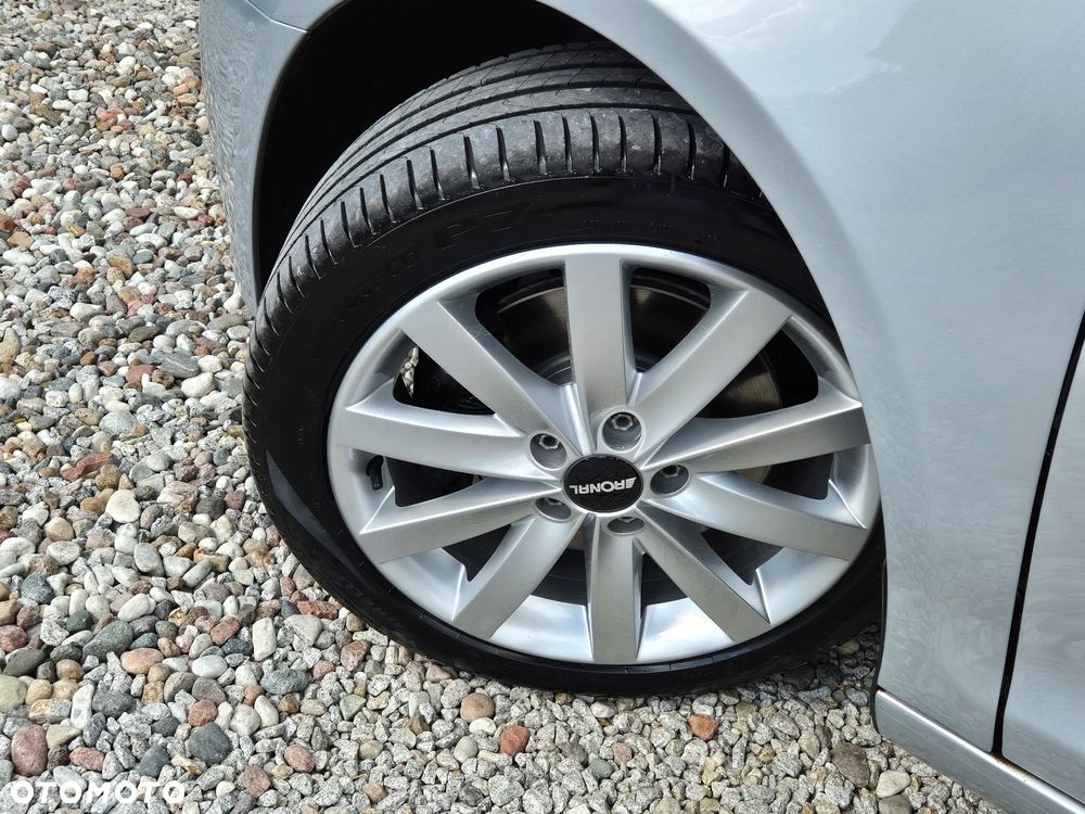 Volkswagen Golf 2.0 TDI DPF Highline - 17
