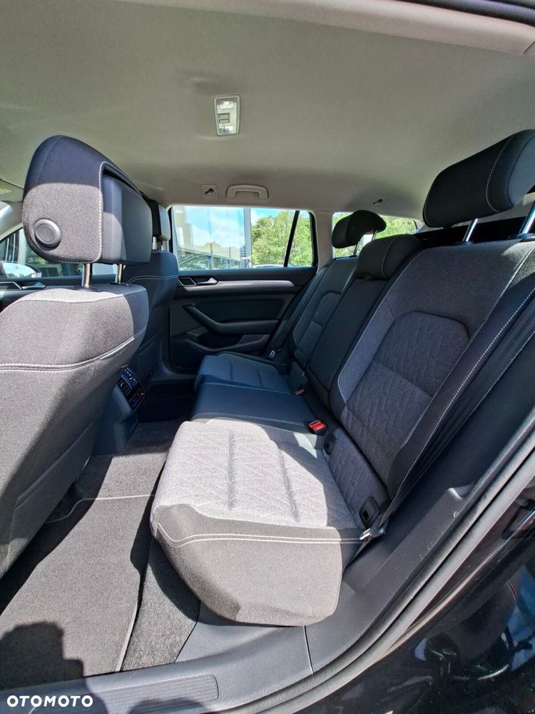 Volkswagen Passat - 13