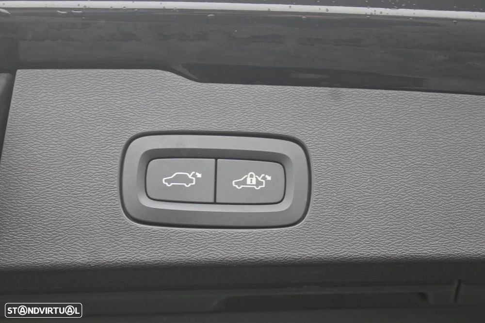 Volvo V60 2.0 T8 AWD TE R-Design - 29