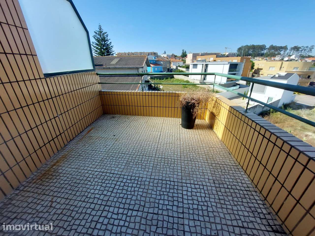 T2  no último piso com terraço  e garagem fechada S. Félix da Marinha - Grande imagem: 4/30