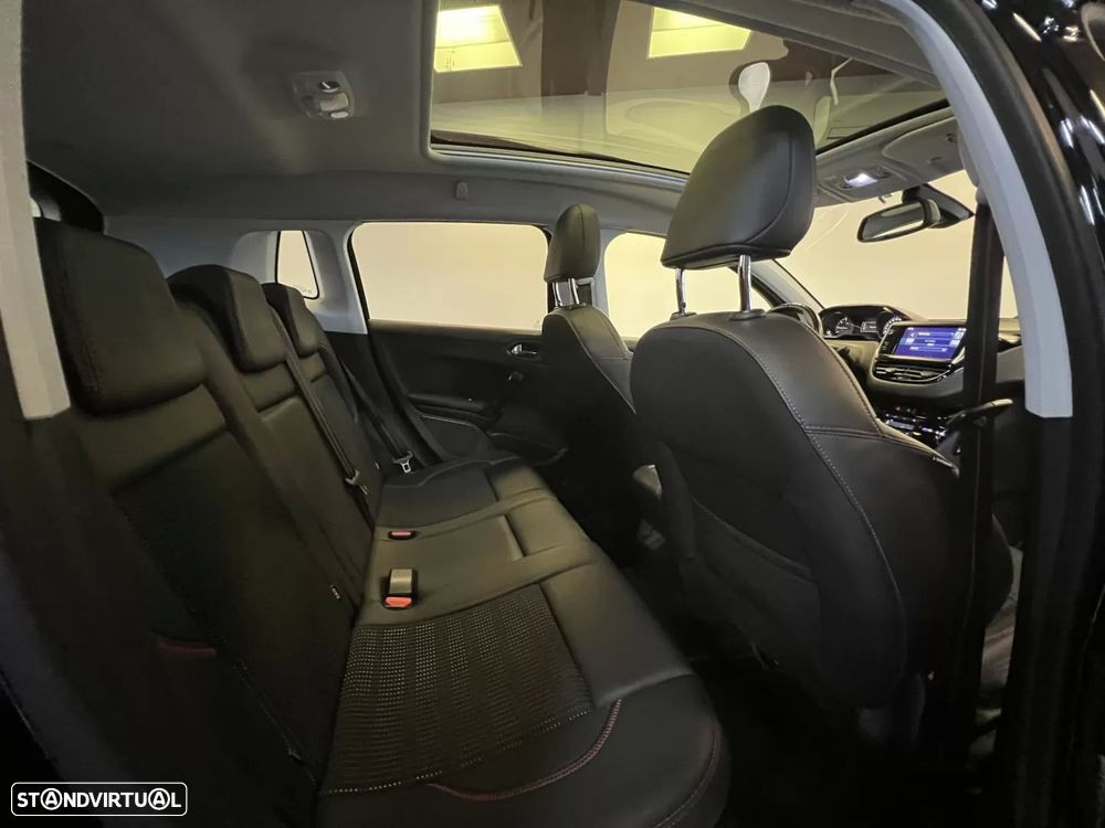 Peugeot 2008 1.2 PureTech GT - 8