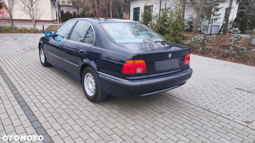 BMW Seria 5 528i - 5