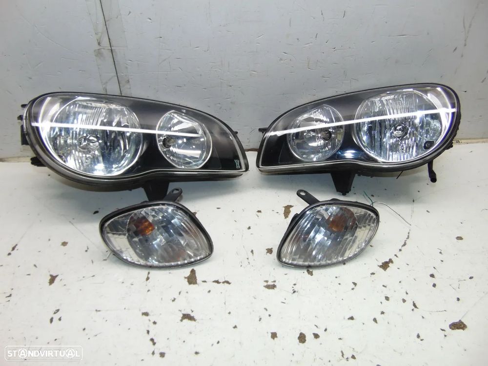 Toyota Corolla E110 faróis - 12
