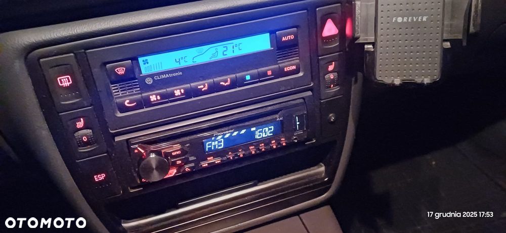 Volkswagen Passat 1.6 - 7