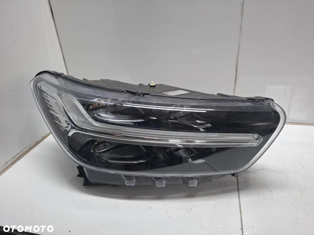 LAMPA PRAWA PRZEDNIA PRZÓD VOLVO XC40 17- FULL LED 31446779 - 1