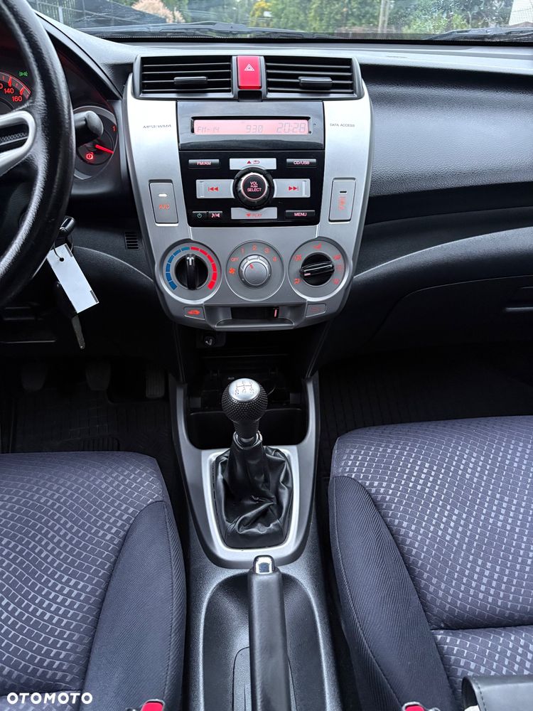 Honda City 1.4 Elegance - 28