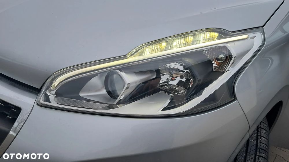 Peugeot 208 1.2 PureTech Allure - 28