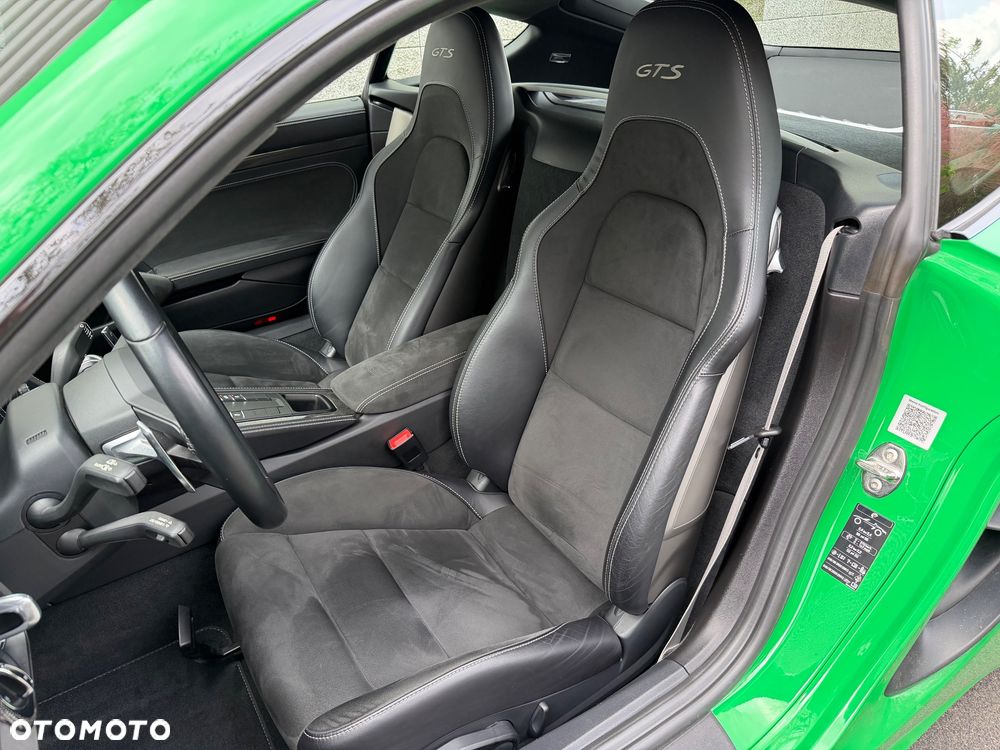 Porsche 718 Cayman - 16