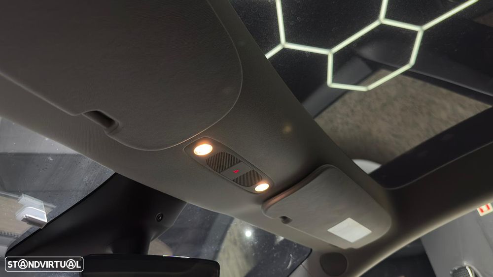 Tesla Model Y Performance Tração Integral - 27