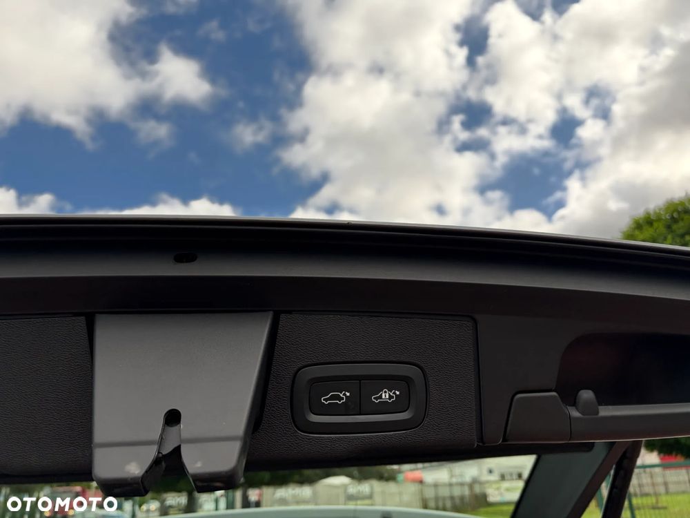 Volvo XC 60 B4 D Plus Dark - 35