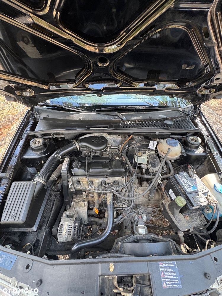 Volkswagen Golf 1.8 CL - 8