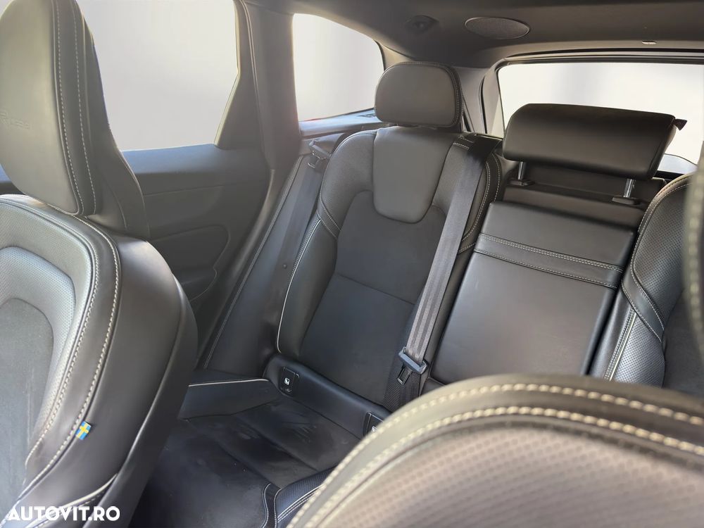 Volvo XC 60 D5 AWD Geartronic RDesign - 12