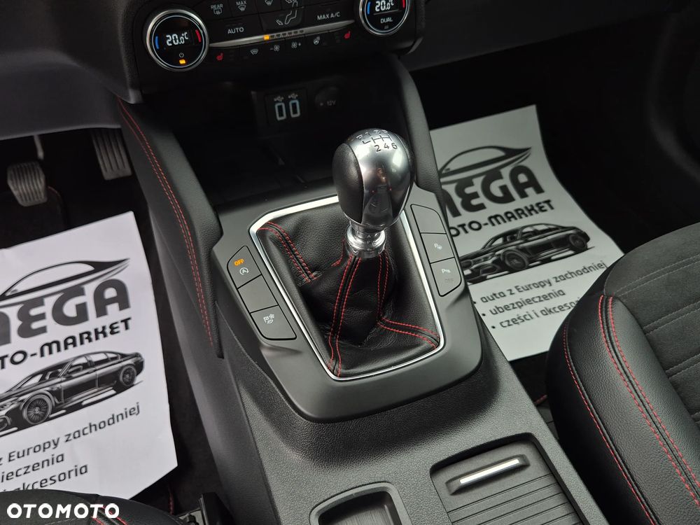 Ford Kuga 1.5 EcoBoost ST-LINE - 36