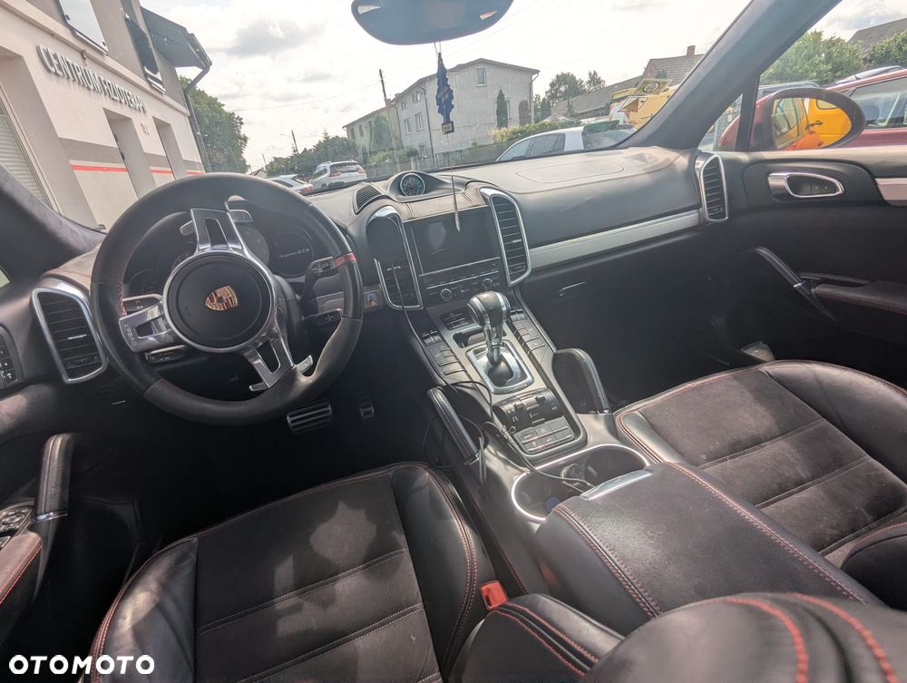 Porsche Cayenne GTS - 9