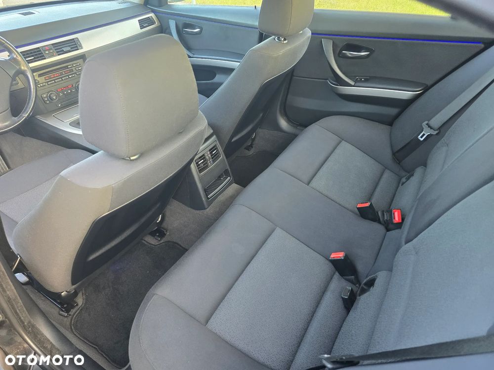 BMW Seria 3 320i - 9