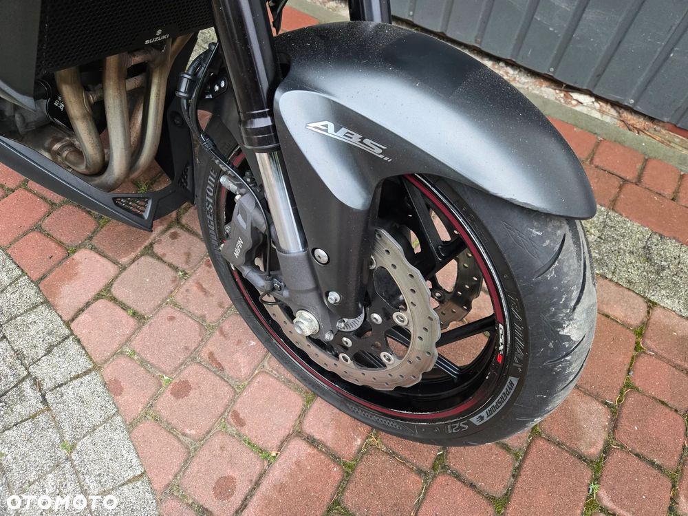 Suzuki GSX - 23